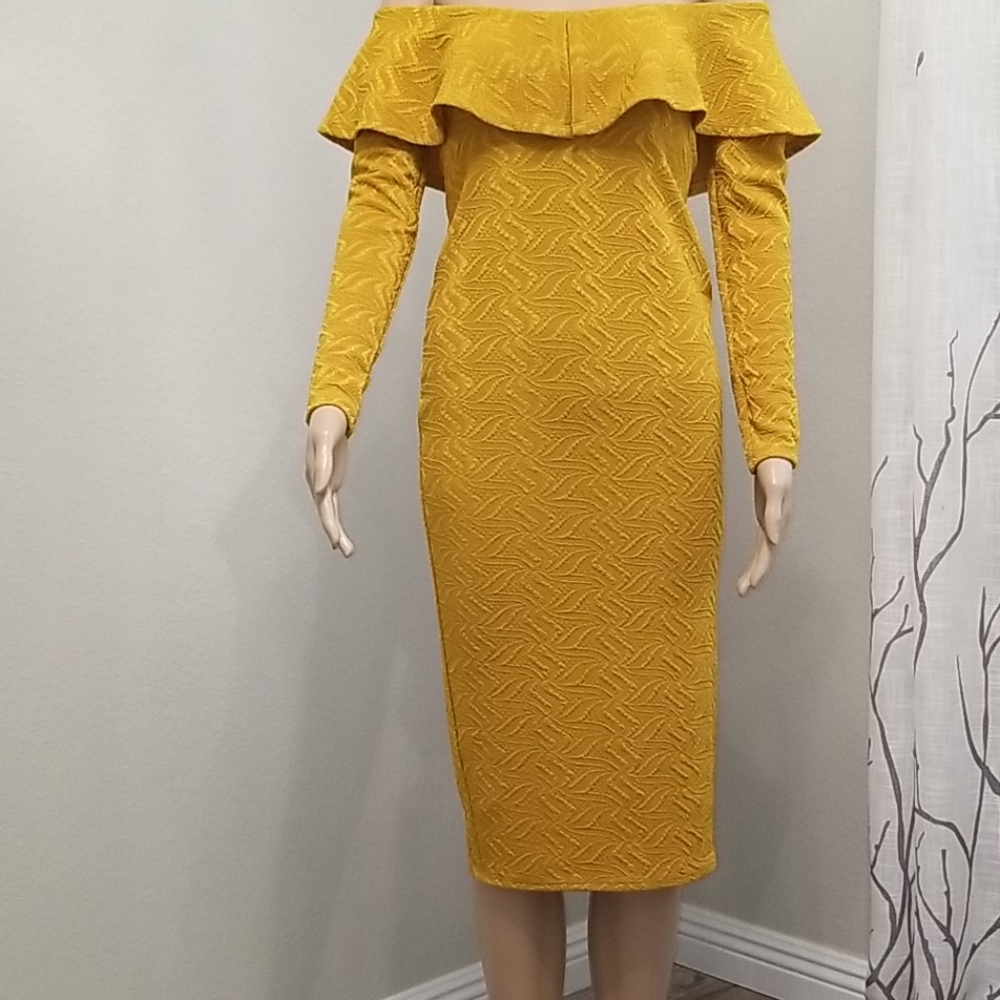 BCBGENERATION Off-the-Shoulder Jacquard Dress - Picture 9 of 14